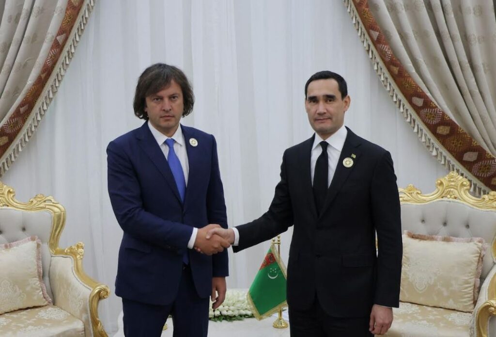 Встреча Сердара Бердымухамедова с Ираклием Кобахидзе, 5 августа, 2025 г., Аваза, Туркменистан (Фото: 1tv.ge)