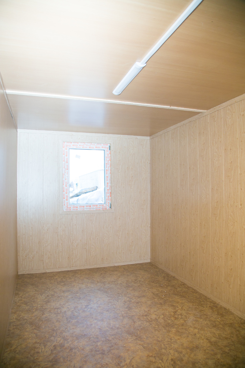 - МДФ — придаёт элегантный вид и отличается лёгкостью в уходе, отлично выглядит и подходит для офисов или помещений для сотрудников.