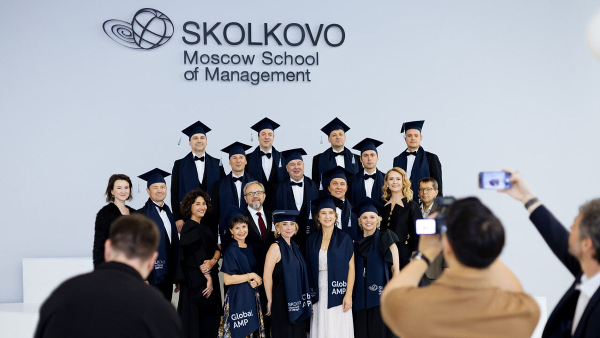    Возьмут на бесплатное обучение сотрудников НКО, которые проработали в организации не менее двух лет. Фото: соцсети Школа управления Сколково.