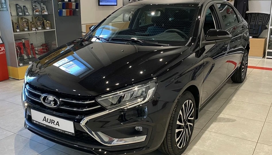 АвтоВАЗ забил стоянки машинами, но продаж нет. Цены лезут вверх, скидок не видно. В чем причина и куда катится Lada?