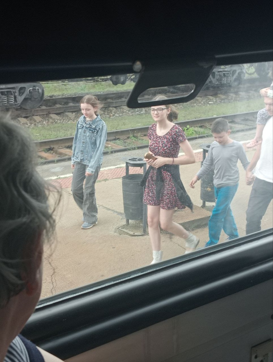 Проводили нас