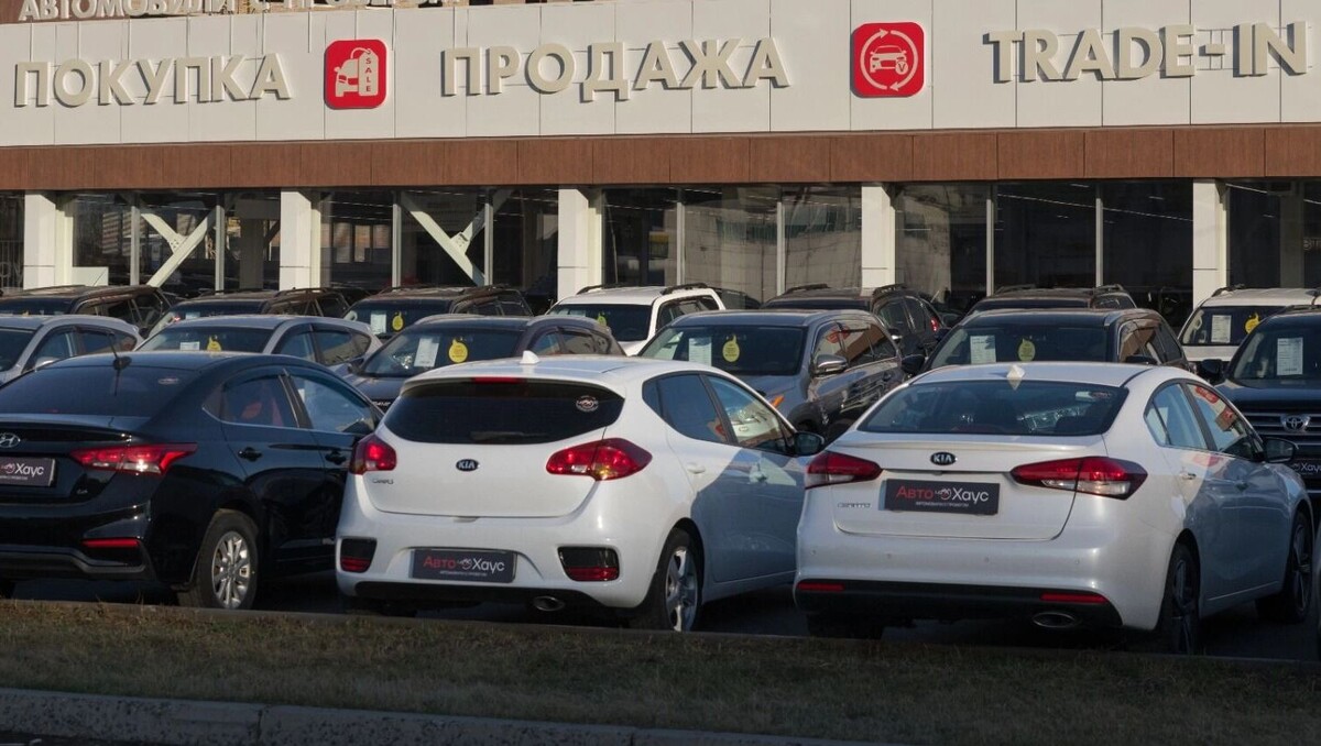 В России резко подскочили продажи автомобилей из-за скидок и распродаж. Автор: Александр Манзюк. Источник: ТАСС