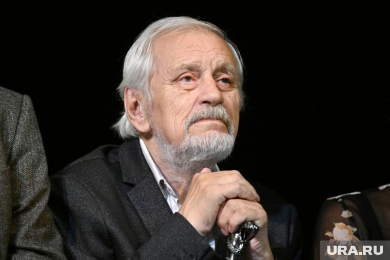    Сафронов был награжден медалью ордена «За заслуги перед Отечеством» II степени (1997), народным артистом РФ (2006)