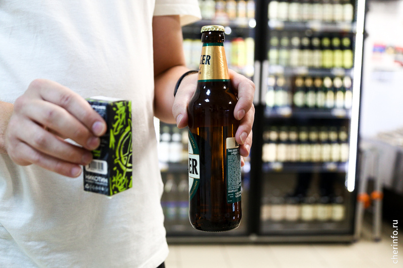    Питейное заведение находится в доме № 21а на Первомайской. По жалобам жителей 6 августа точку проверили активисты проекта "Народный контроль"