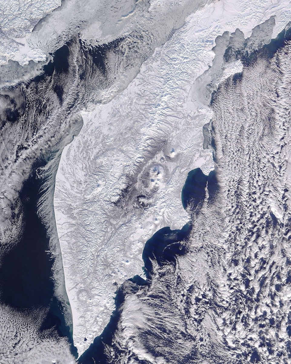Камчатский полуостров зимой из космоса (Jeff Schmaltz, MODIS Land Rapid Response Team, NASA GSFC)