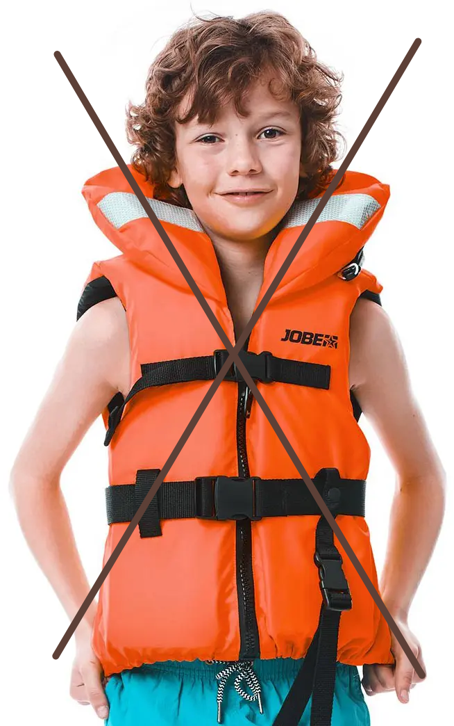 На ребёнка одевать технический оранжевый/рыжий жилет не надо, лишь в случае отсутствия иного варианта