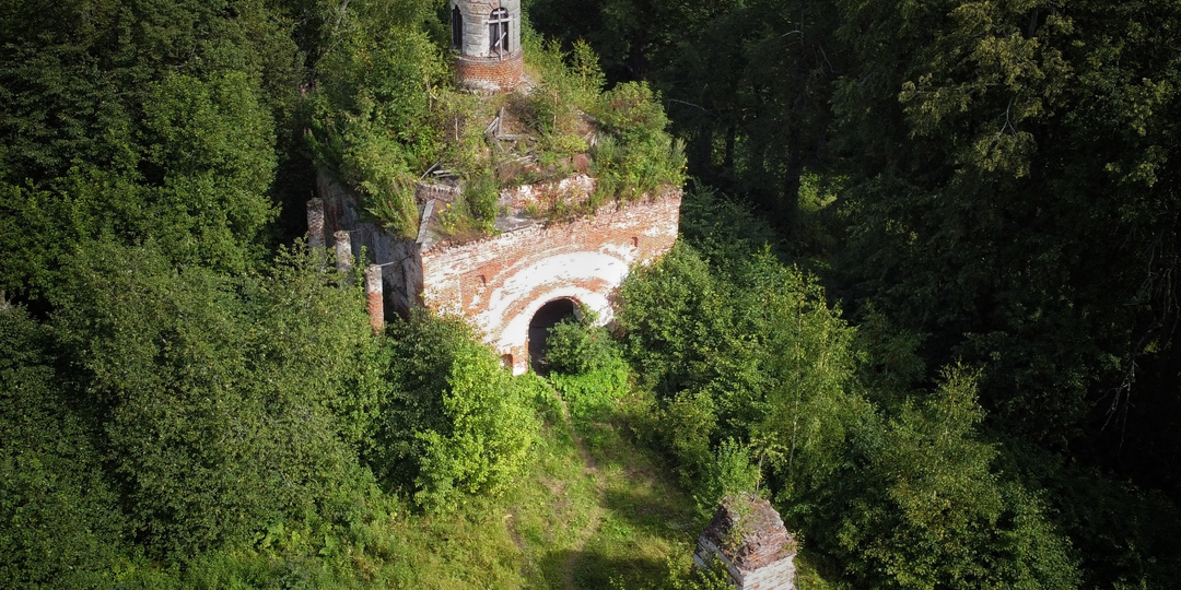5 лет назад девушка решила спасти заброшенный храм в родной деревне. Что там сейчас