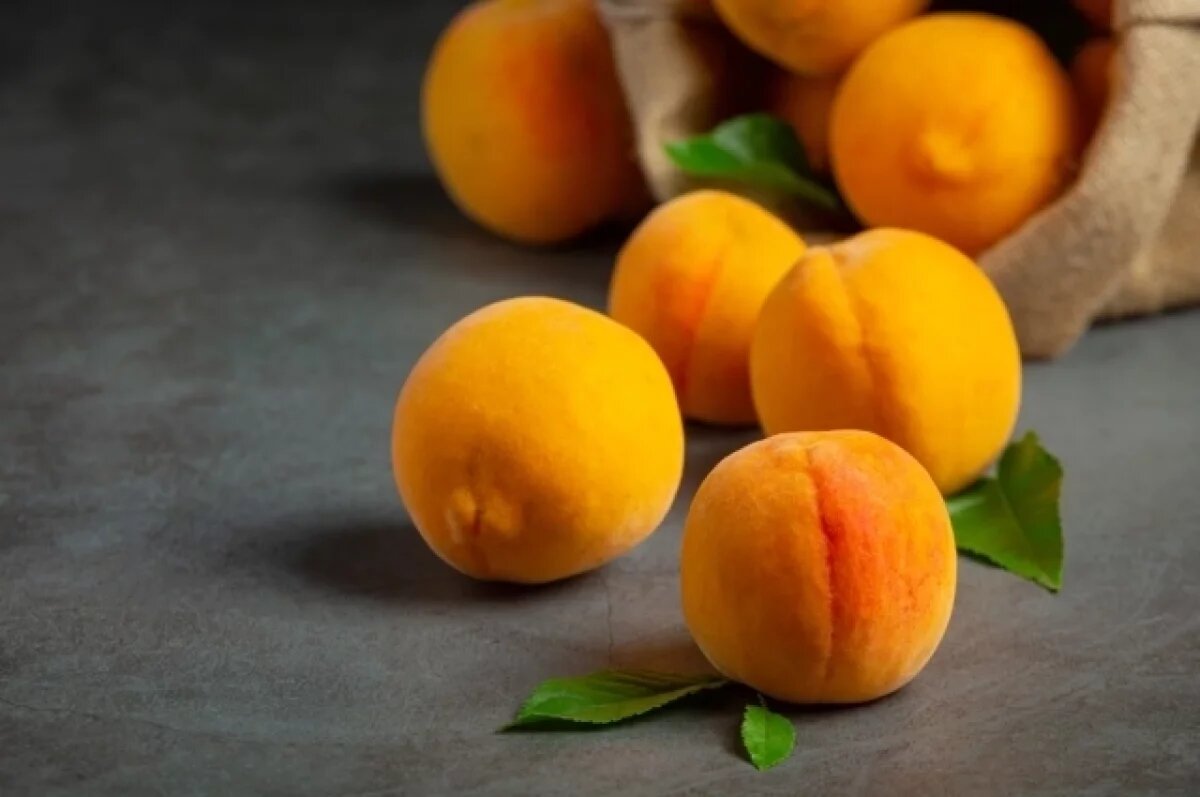    Очередную партию заражённых персиков не пустили в Омск