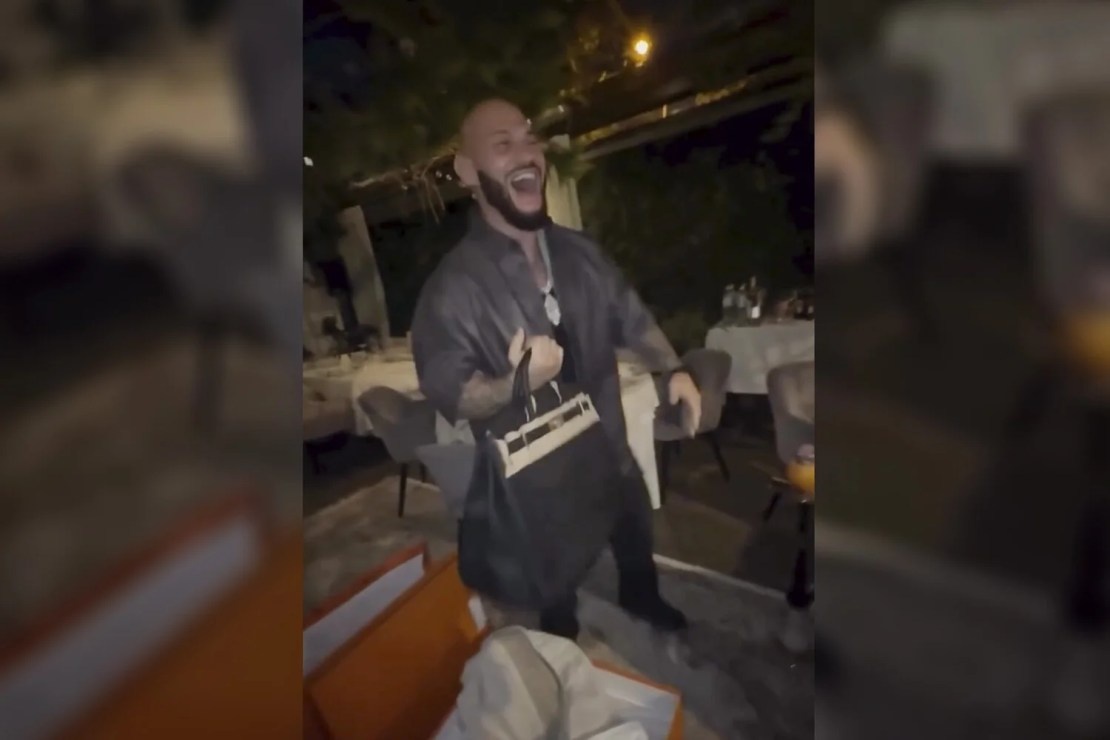    Джигану на юбилей подарили сумку, фото: соцсети