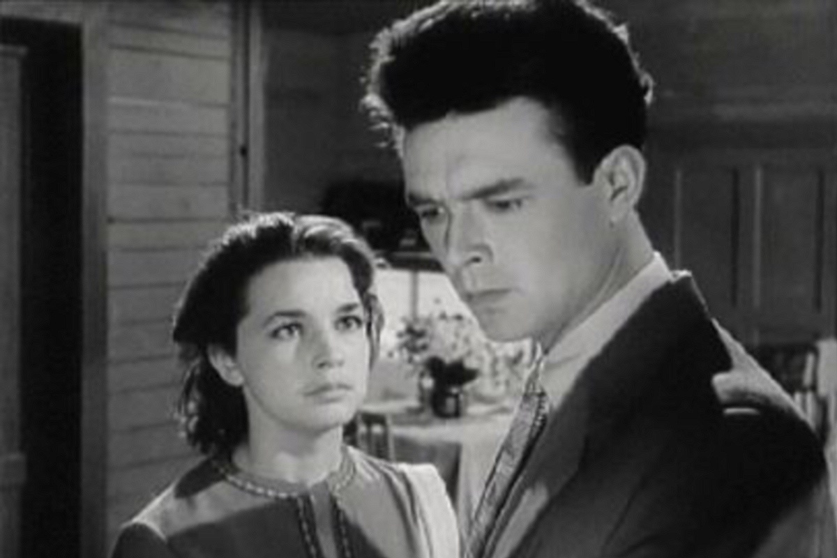 Filmstudio Aleksandr Dovshenko📷Инна Бурдученко и Георгий Епифанцев, кадр из фильма «Цветок на камне», 1962 год