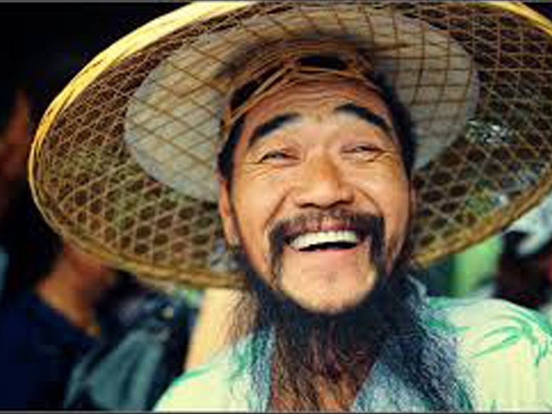 Китайцы, вообще над русскими стебаются: "мебель у русских дома с опилок, а забор и туалет типа-сортир с дерева! Глупые русские!"