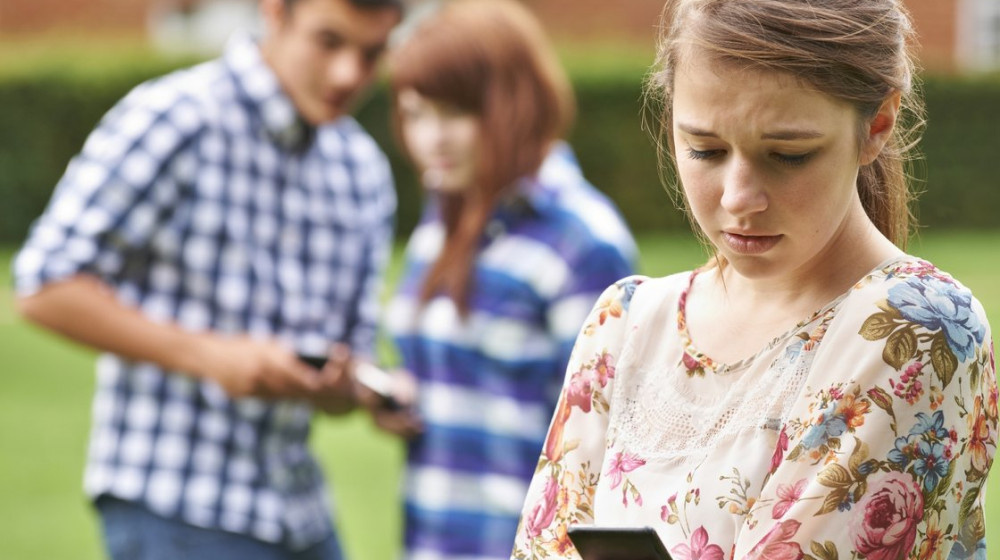    Почему подростки проверяют телефон 200 раз в день