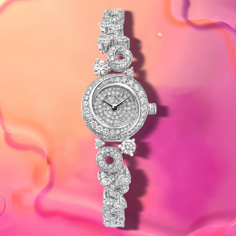 На фото: ювелирные часы Graff Spiral в 19 мм корпусе из белого золота с бриллиантами на корпусе и браслете