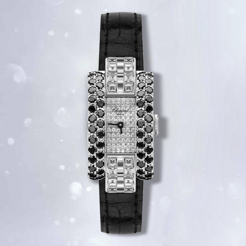 На фото: часы Chopard La Strada в корпусе из белого золота с прозрачными и черными бриллиантами на корпусе