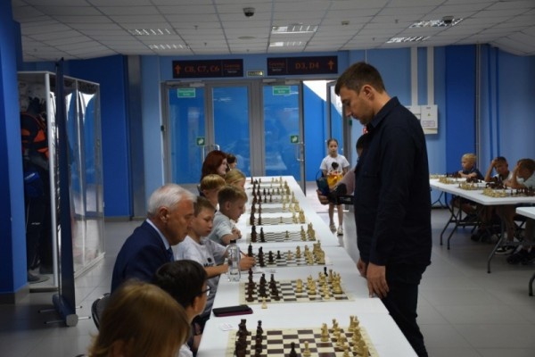 Сеанс одновременной игры с Сергеем Карякиным