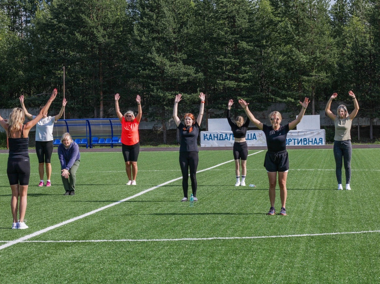     в Кандалакше на стадионе «Металлург» пройдет забег «Кандалакшская десятка», турниры по пляжному волейболу и настольному теннису, мастер-классы по фитнесу и северной ходьбе. фото: сообщество ВКонтакте «Администрация Кандалакшского района».
