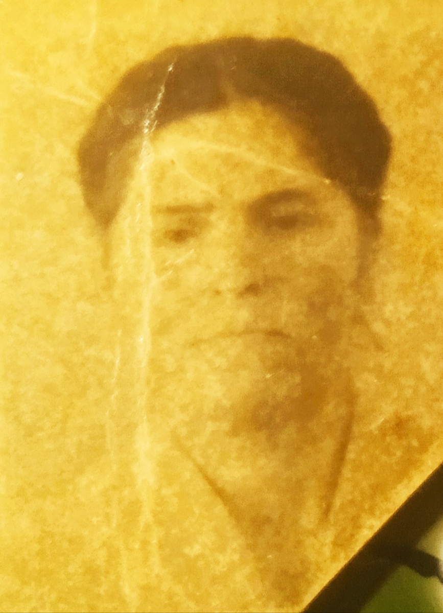 Мать папы, Мария Плетухина, урождённая Шувалова. Здесь ей за 50, и это самая молодая из ее фотографий. К сожалению, молодых и детских фото этой бабушки у нас нет. 