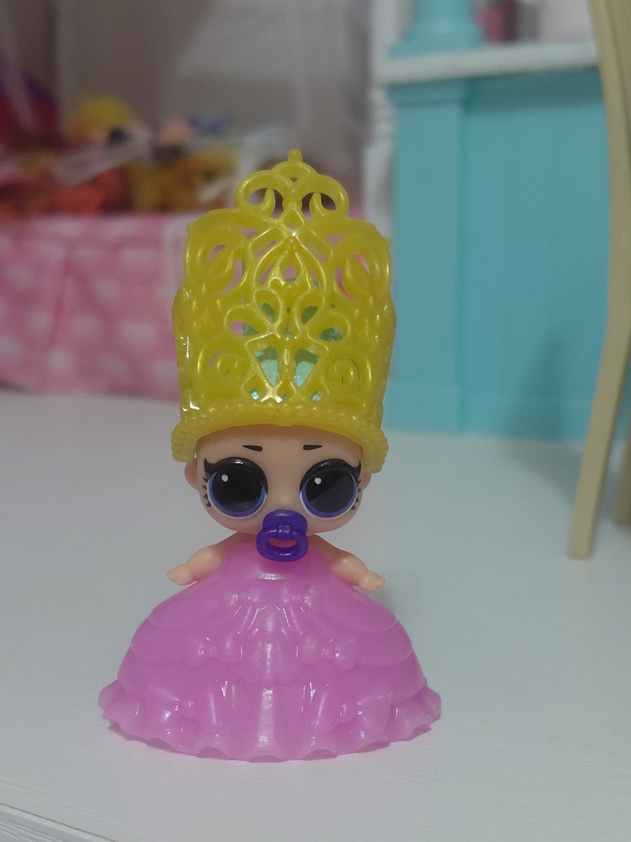 Вот она моя куколка лол из новой серии она ультро редкая и очень милая ,а вы ребята оставльйте в коментариях фото своих куколок из новой серии под этой статьёй.