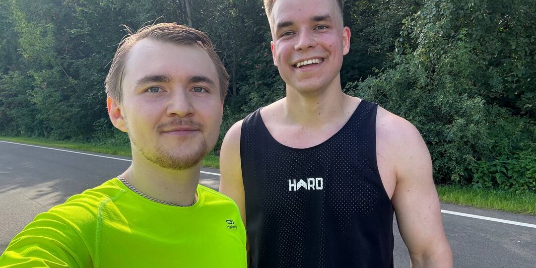 Есть фраза «никогда не ешьте в одиночку»