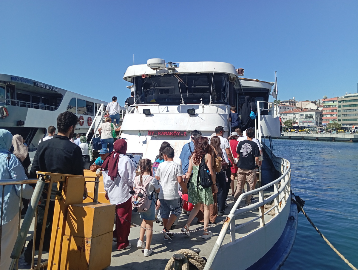 Посадка в порту, плывём в Европу)))...