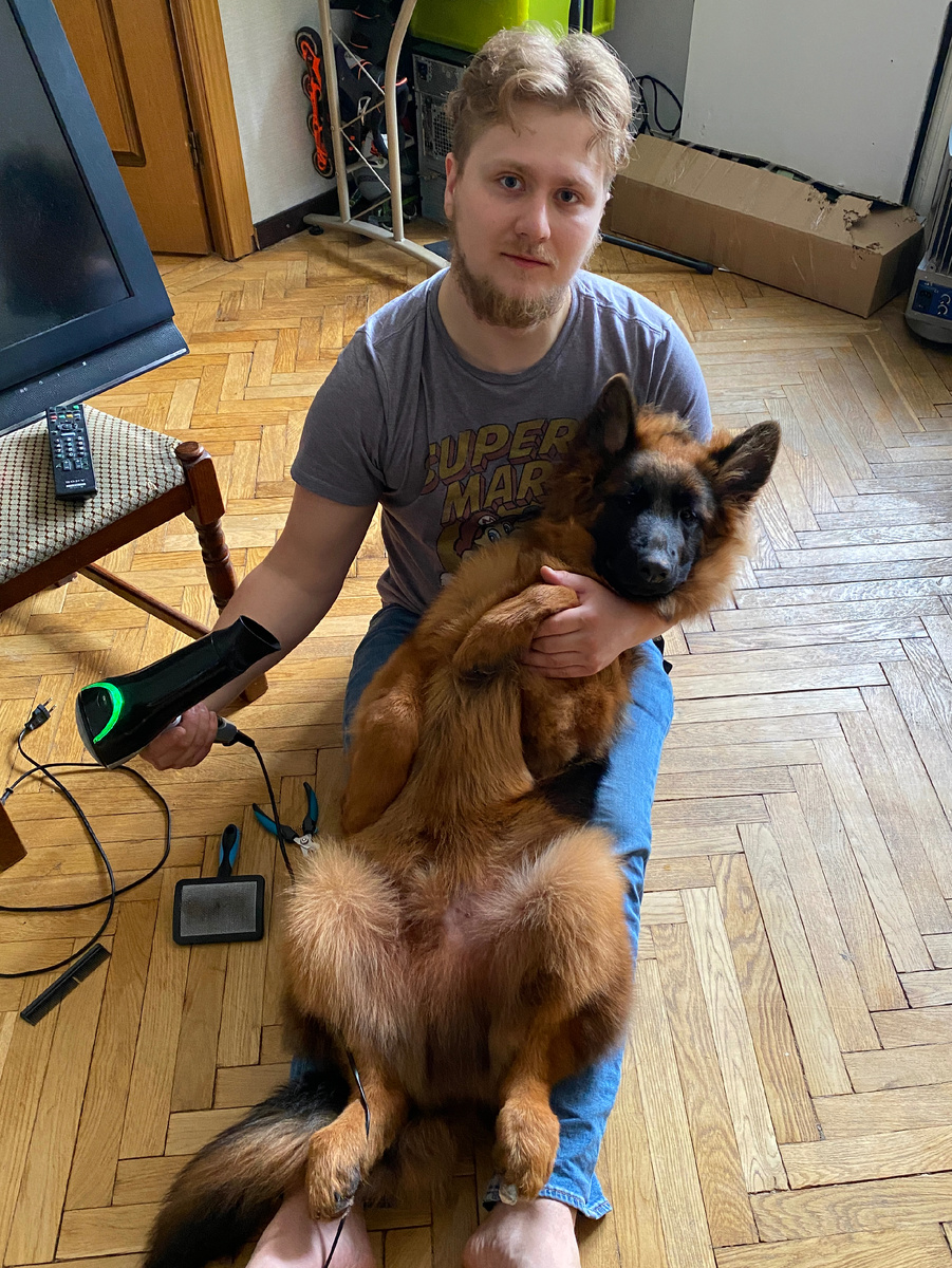 Денис сушит Локи. Фото из домашнего архива 