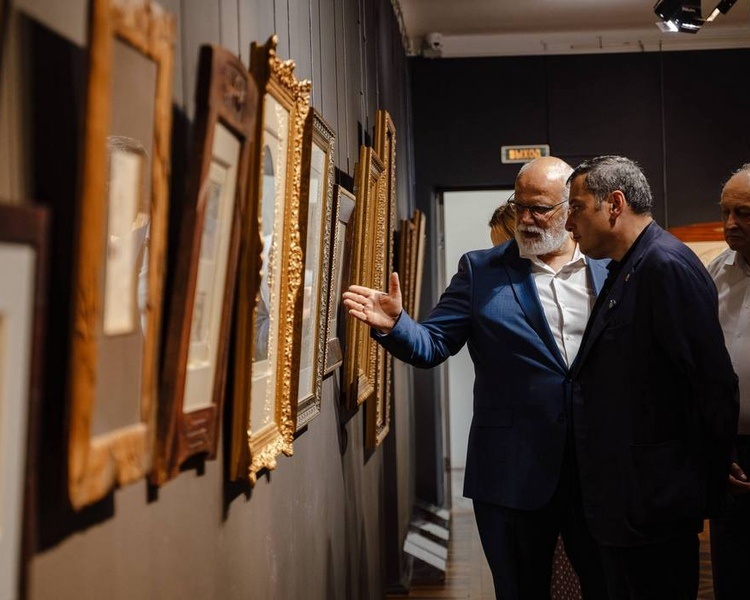     В Курске открылась выставка работ великих русских мастеров живописи