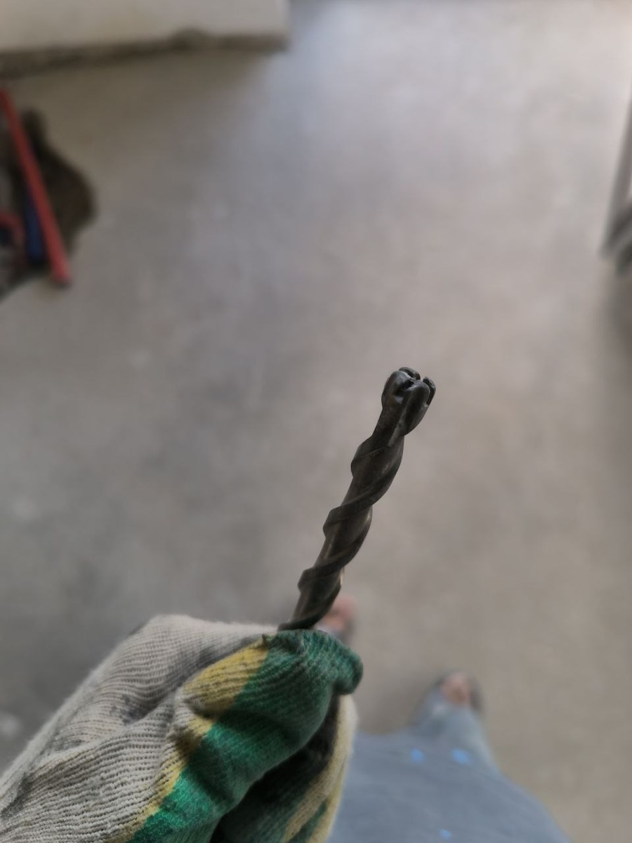 Очередной сломанный бур перфоратора