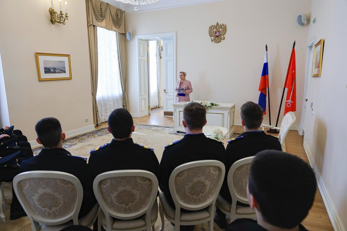 Кадеты на экскурсии во Дворце.