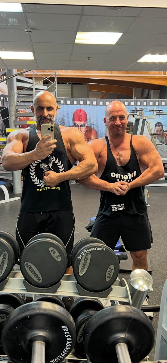 Кстати, на этом фото я вешу 106 кг. Кто бы мог подумать...