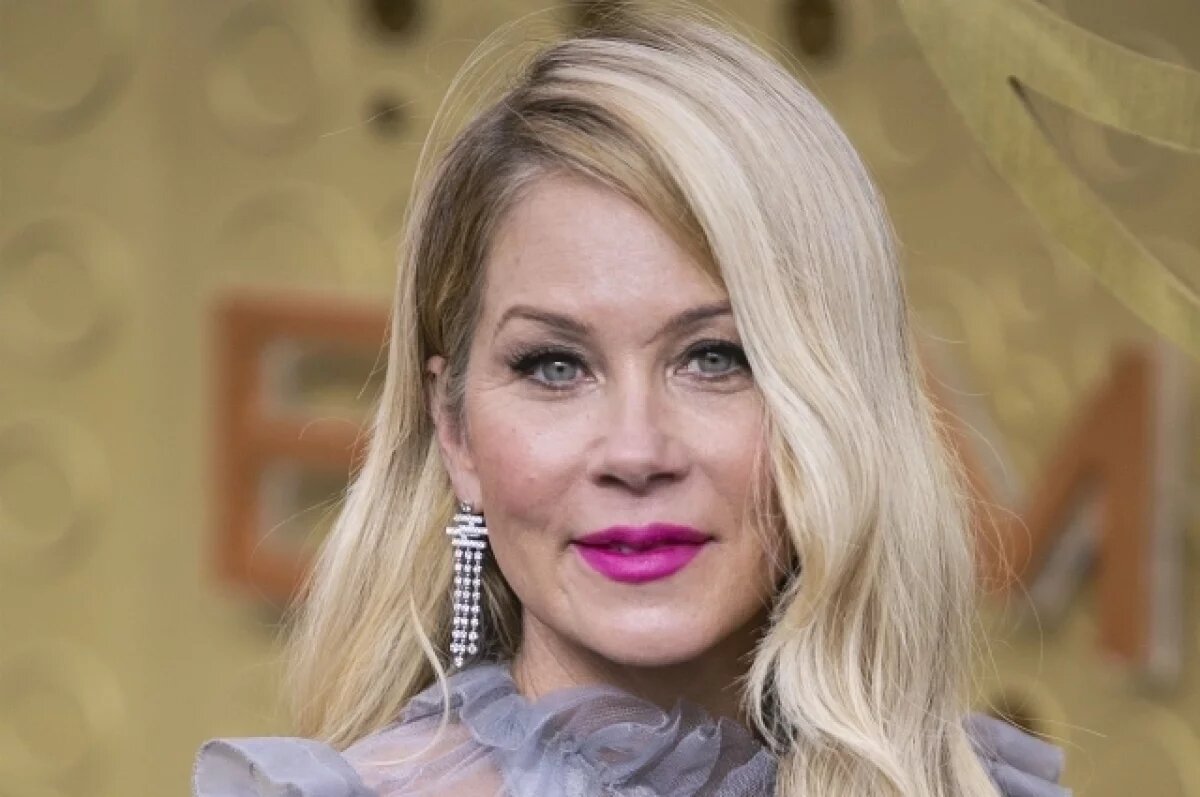    Звезда «Друзей» Эпплгейт попала в больницу из-за инфекции почек