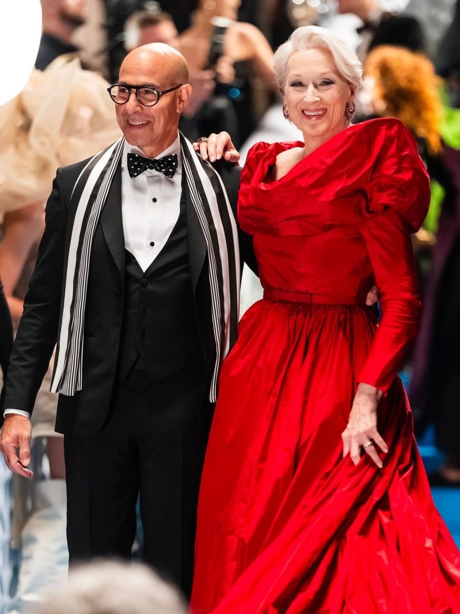 Стэнли Туччи и Мерил Стрип на съёмках фильма «Дьявол носит Prada 2» в Американском музее естественной истории 1 августа 2025 года в Нью-Йорке. Фото: Getty Images