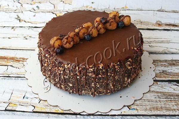 Шоколадный торт с вишнёвыми слоями