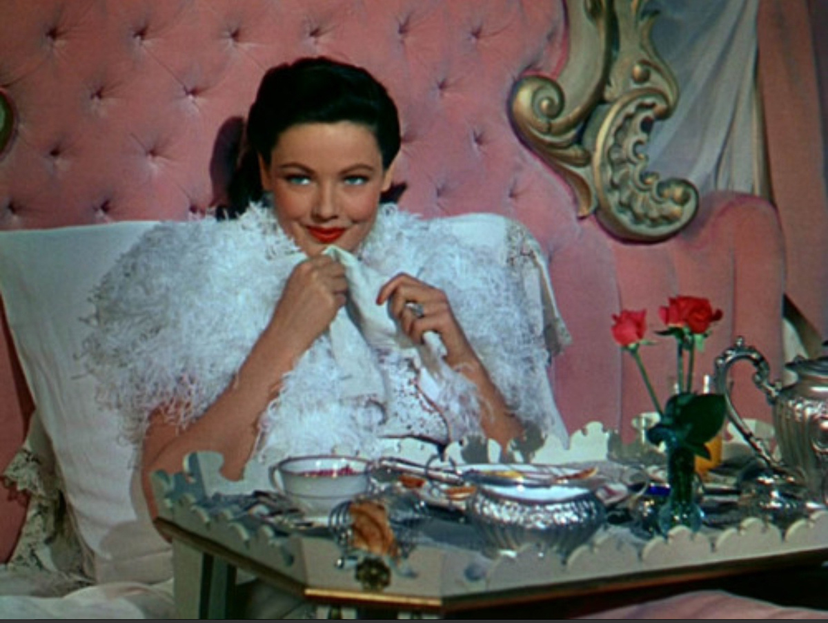 Кадр из фильма "На Ривьере", 1941; подставка для тостов фирмы "Мюррей", 1890-е гг.