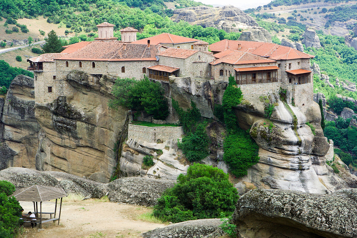 Фото из https://ru.wikipedia.org/wiki/Файл:Meteora_Varlaam_IMG_7800.jpg
