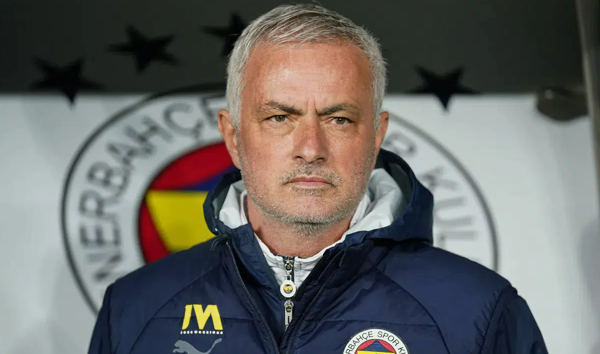 Жозе Моуринью проиграл с "Фенербахче" гостевой матч третьего раунда отбора в ЛЧ. Фото: соцсети