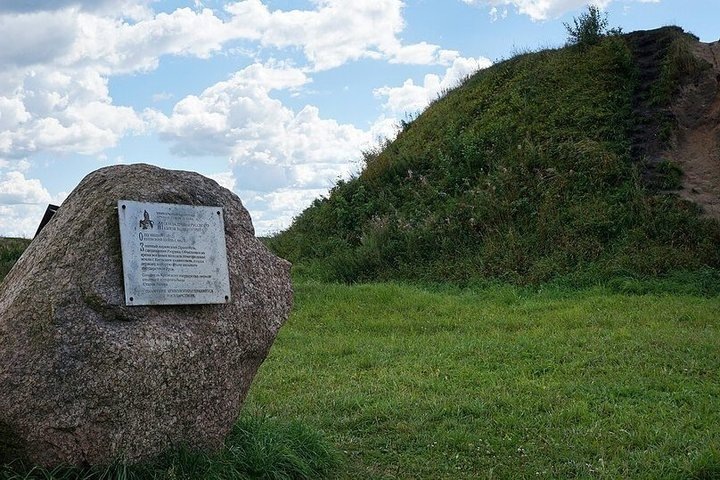    «Могила древнерусского князя Вещего Олега» в районе села Старая Ладога Ленинградской области. Решинна/ Creative Commons Attribution-Share Alike 4.0 International
