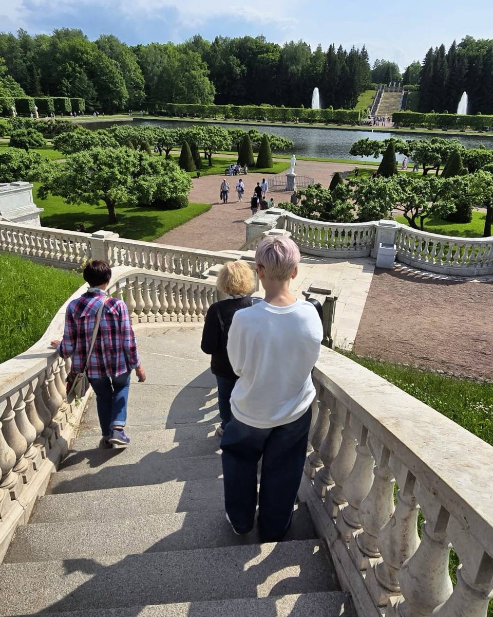 Оля,Настя, я в Петергофе.