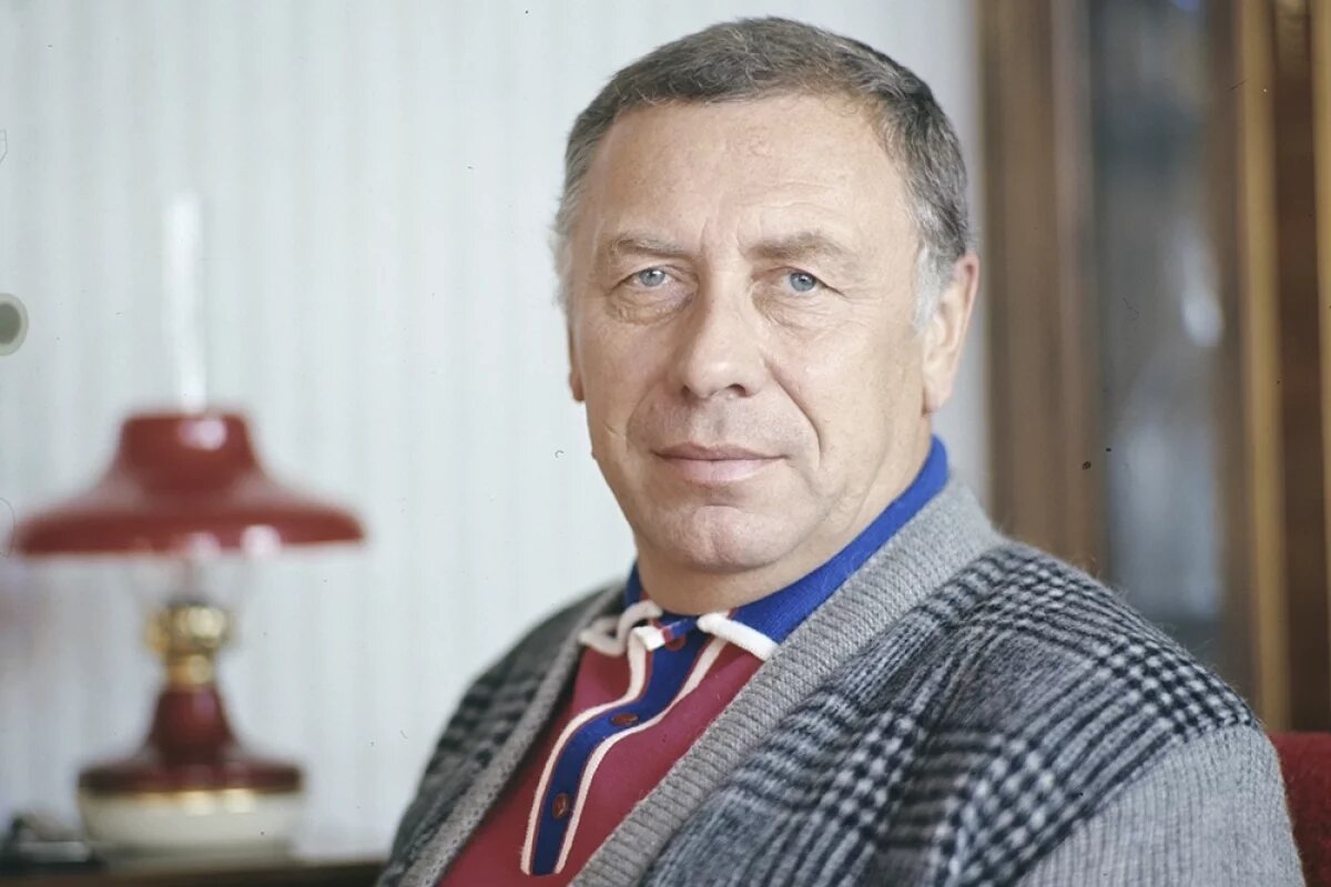    В тот день, когда Анатолий Папанов должен был выйти на сцену рижского театра, спектакль с его участием был отменён.