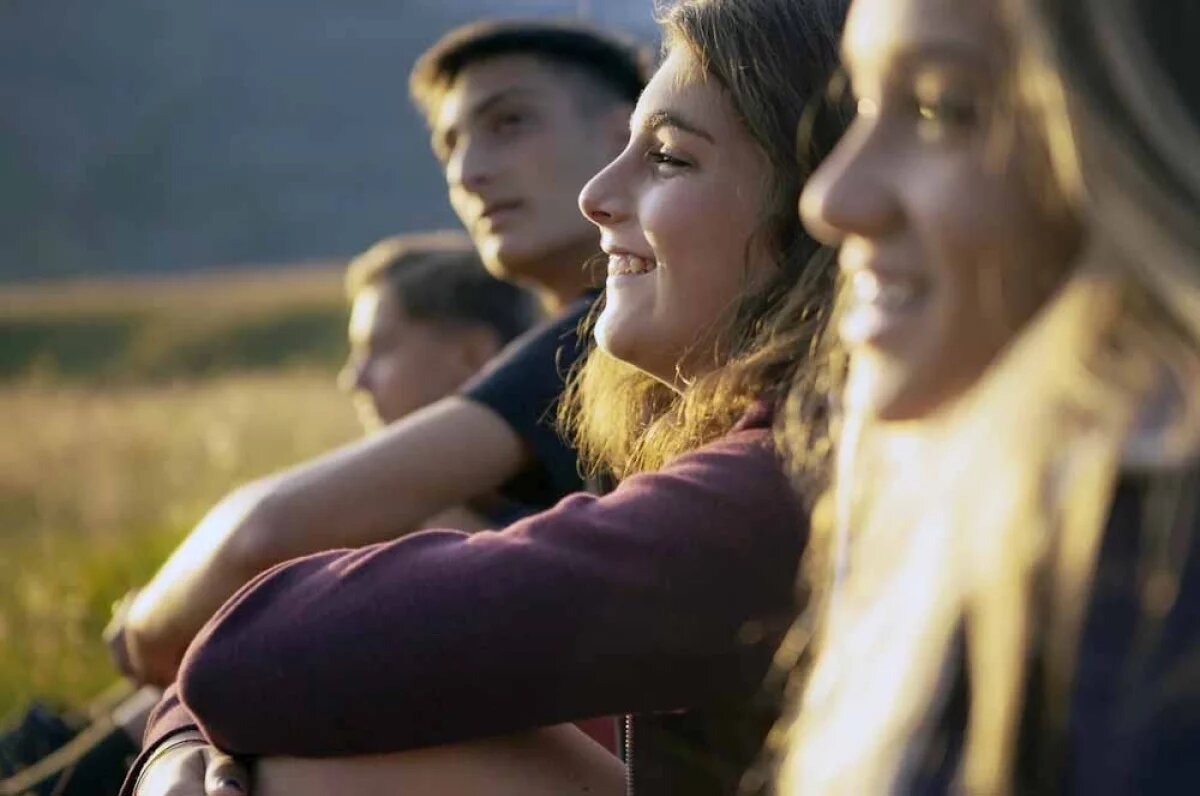    По данным ВЦИОМ, 8 из 10 россиян считают себя «в той или иной степени» счастливыми.