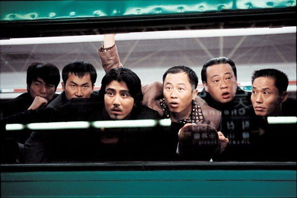 Кадр из фильма «Посвети зажигалкой»: бандиты