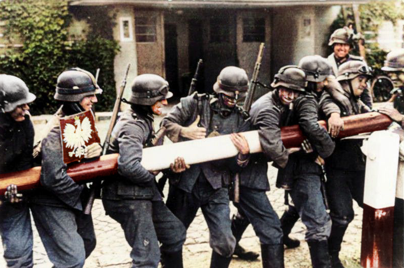 Не готова, но к какой именно войне? К той, что шла первые два года? Вряд ли. Все иллюстрации демонстрируются исключительно в исторических целях. 