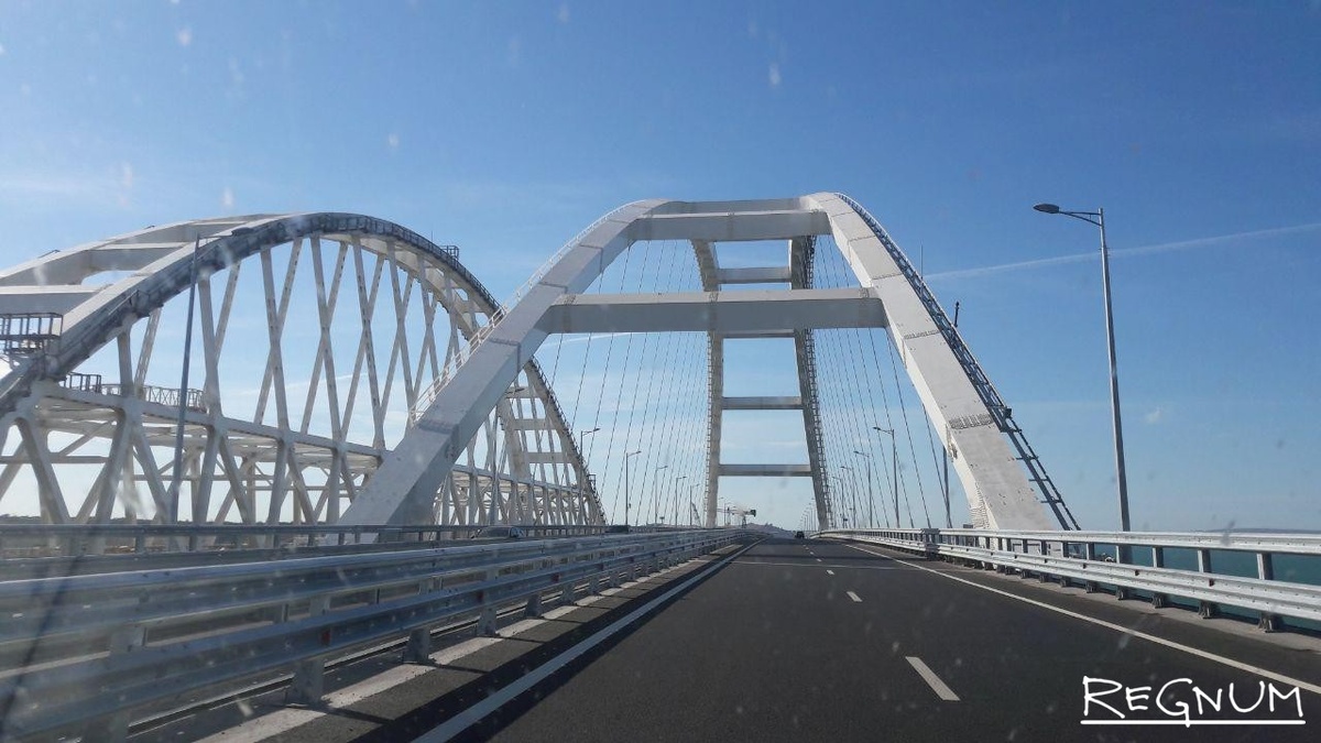    По Крымскому мосту на машине / Источник: © ИА REGNUM