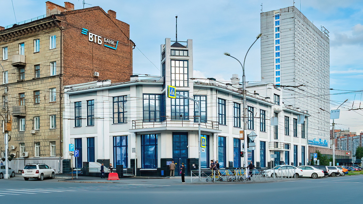 Здание универмага Новосибирского транспортного потребительского общества (НовСибТПО) по ул. Ленина, 86. Новосибирск. Фотография - www.openmainphoto.ru