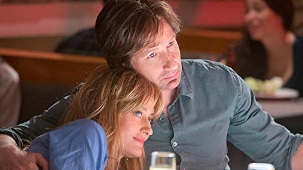 Дэвид Духовны в роли Хэнка Муди и Наташа Макэлхоун в роли его возлюбленной Карен ван дер Бик. Кадр из сериала «Блудливая Калифорния».📷Фото: Showtime