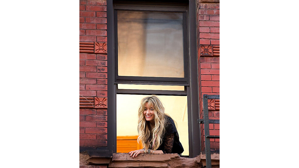 Наташа Макэлхоун в роли Карен ван дер Бик. Кадр из сериала «Блудливая Калифорния».📷Фото: Showtime