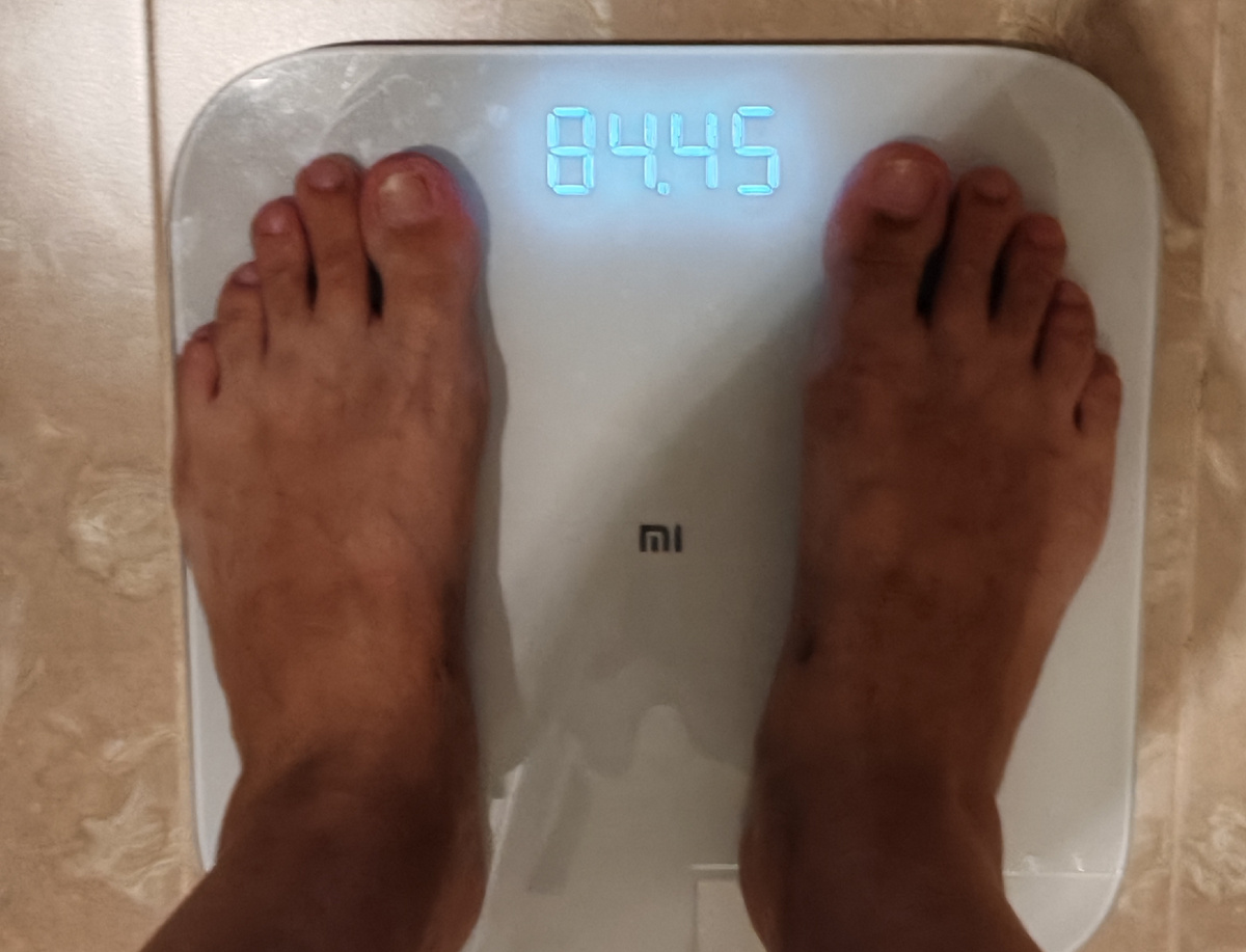 Минус 700 грамм, сутки назад вес был 85,15 кг