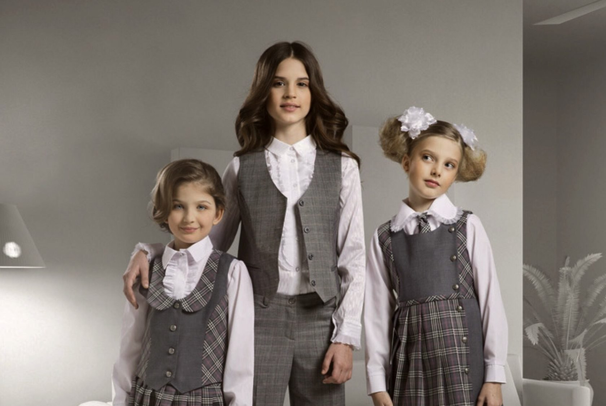 https://profashion.top/uploads/posts/2022-10/1666977207_51-profashion-top-p-odezhda-detei-shkolnaya-forma-52.jpg