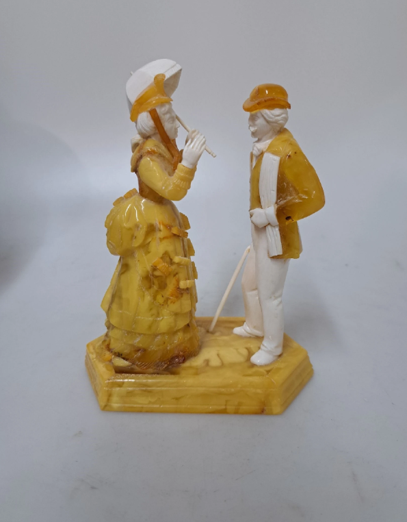 Альфред Шлегге "Разговор",1941, янтарь, слоновая кость, Аукционный дом www.sothebys.com