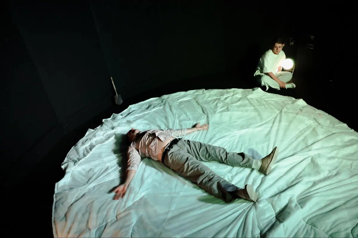 Поле, где рождаются семейные конфликты  |Фото: mini театр, Анастасия Набокова