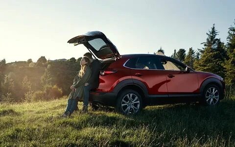 «Мазда CX-3» у подъезда сверкала капотом, будто подмигивала: «Не бойся, мы справимся»